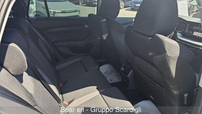 Skoda Octavia 2.0 TDI 150 CV DSG Wagon Executive con FARI MATRIX E CERCHI D 18