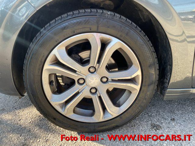 PEUGEOT 208 1.2 VTi 82 CV 3 porte Allure OK NEOPATENTATI