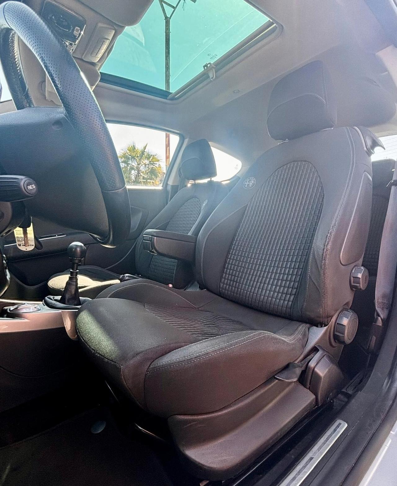 Alfa Romeo MiTo 1.6 JTDm 16V Distinctive Sport Pack