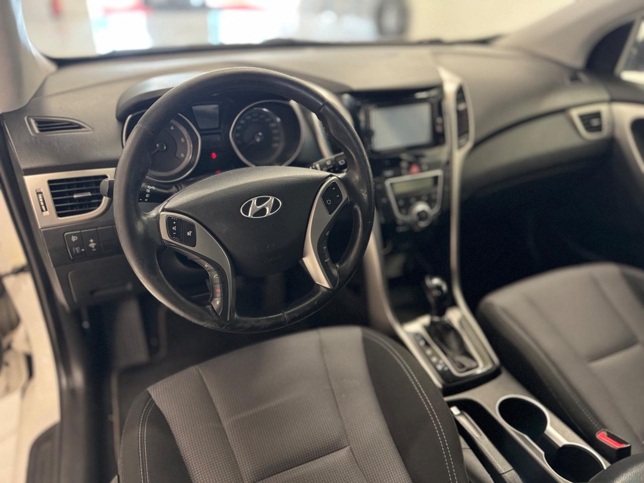 Hyundai i30 1.6 CRDi AUTOMATICA