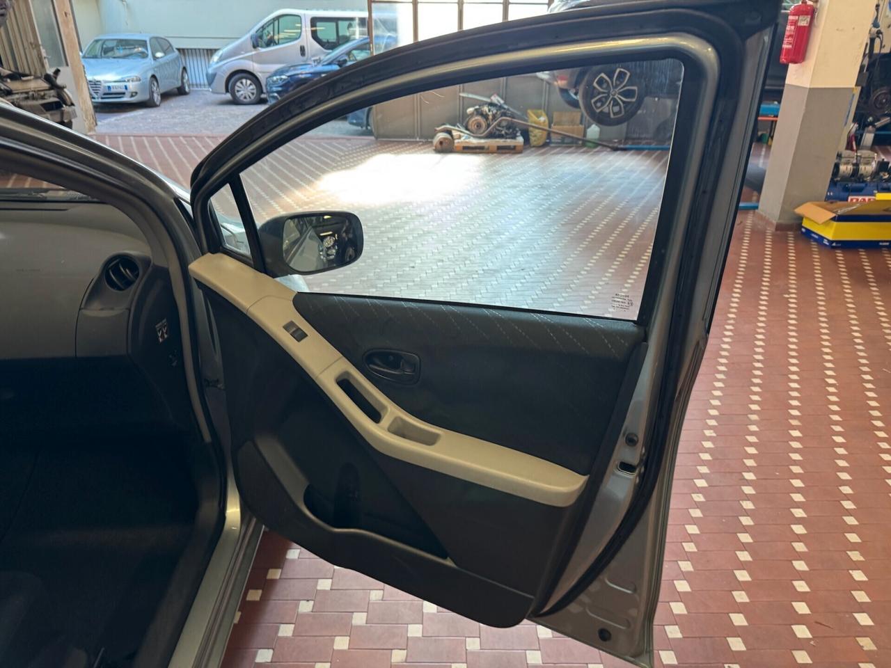 Toyota Yaris 1.0 5 porte Sol - NEOPATENTATI