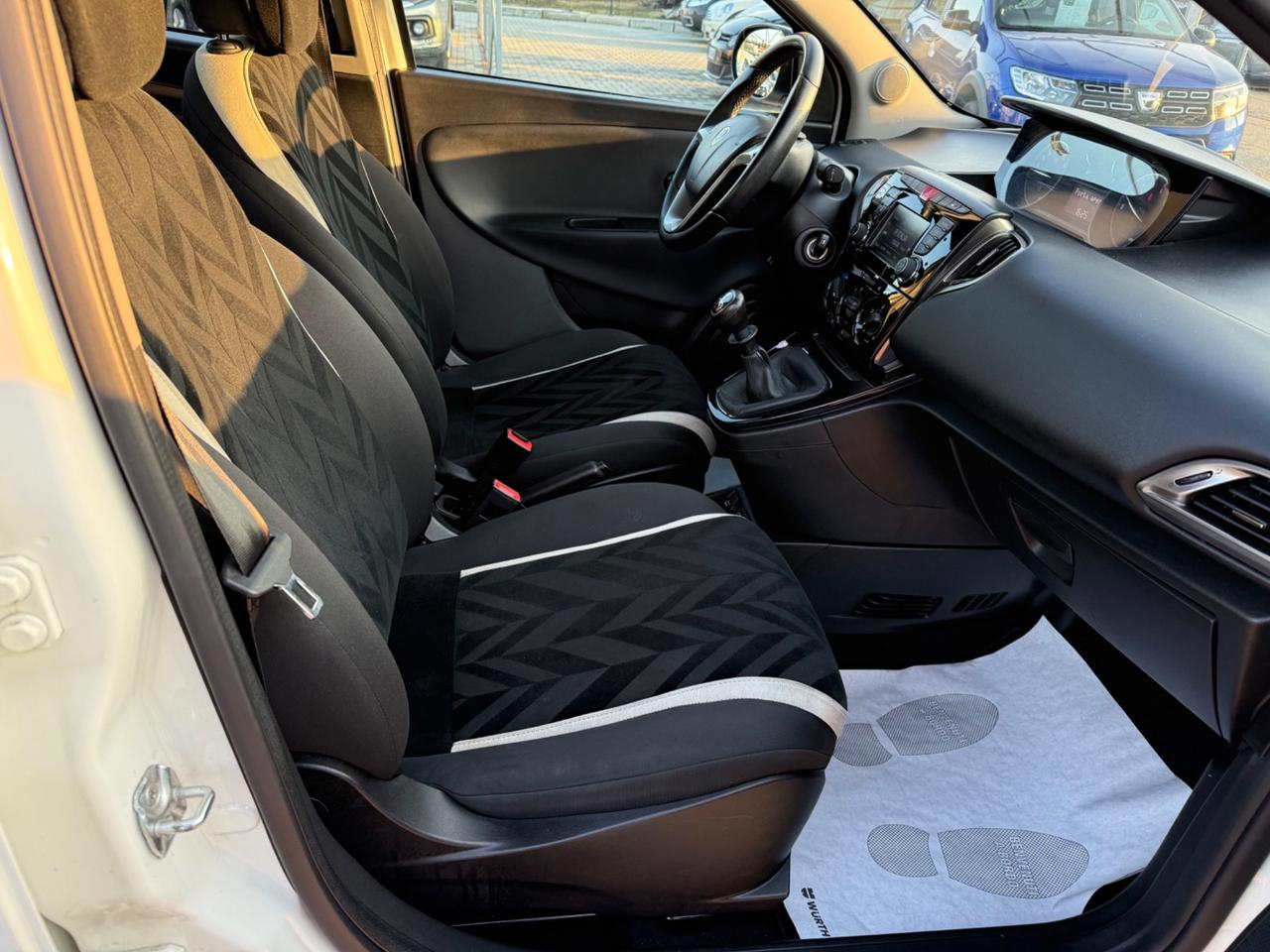 Lancia Ypsilon 1.2 69 CV 5 porte Gold