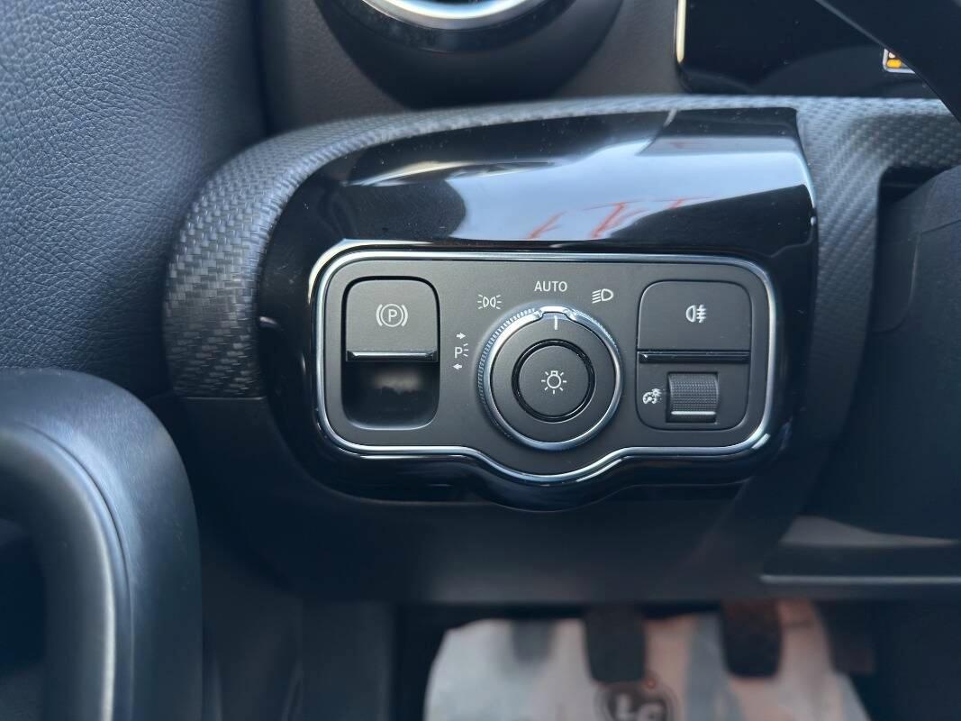 Mercedes Classe A 180 d Business Con TELECAMERA & NAVIGATORE