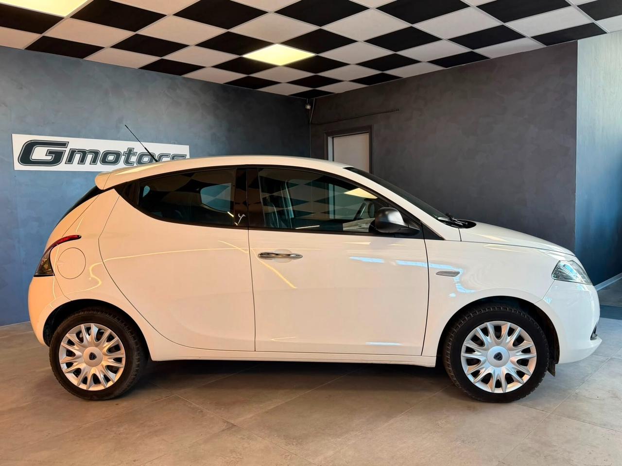 Lancia Ypsilon 1.2 69 CV 5 porte Elefantino