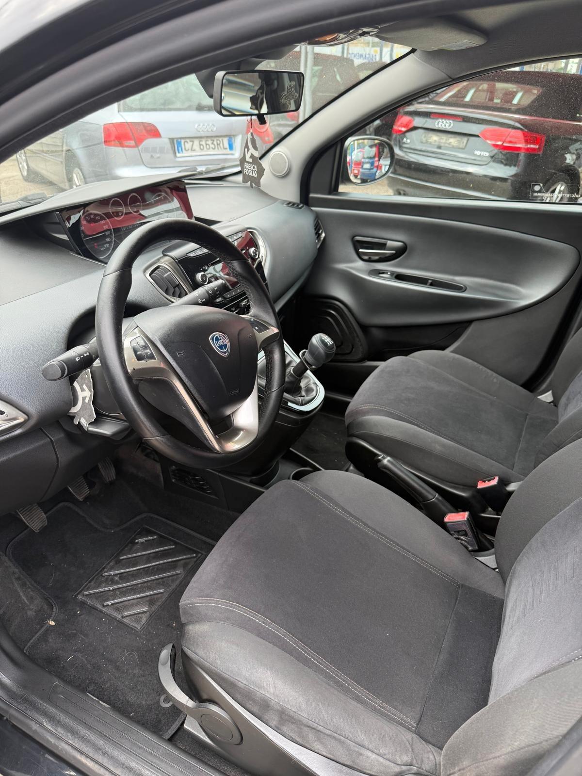 Lancia Ypsilon 1.2 69 CV 5 porte GPL Ecochic Gold