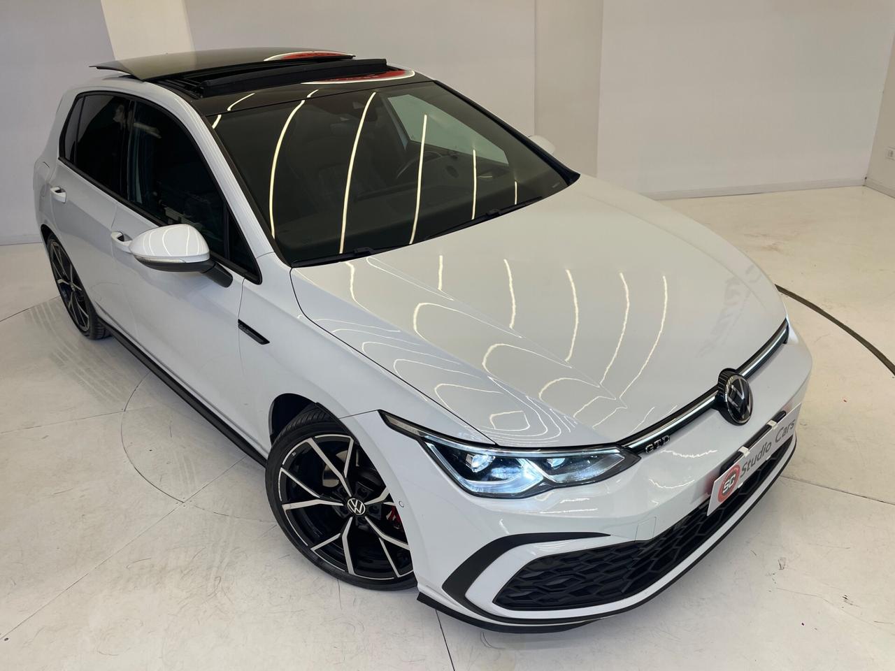 Volkswagen Golf GTD 2.0 TDI DSG 200CV