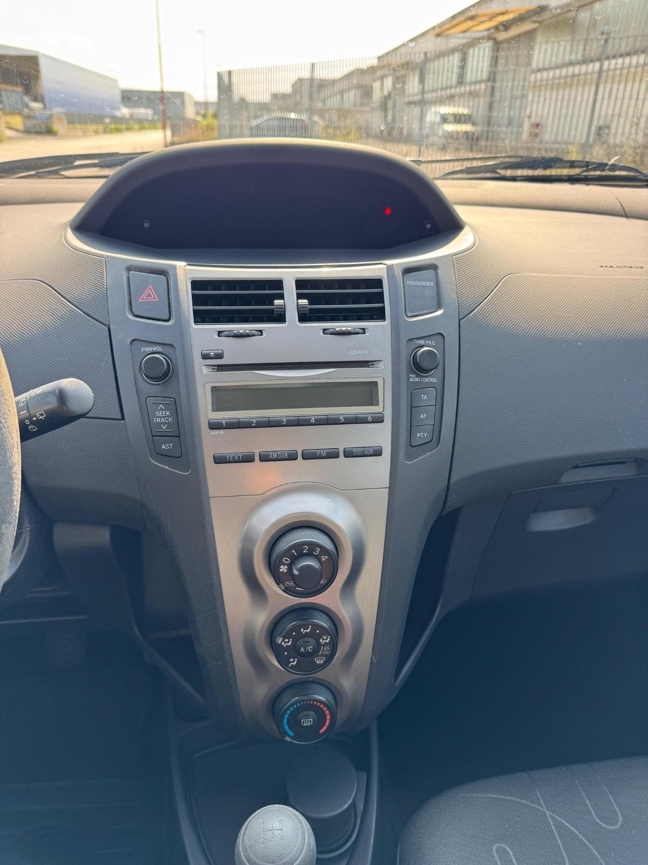 Toyota Yaris 1.0 5p LUXURY PACK