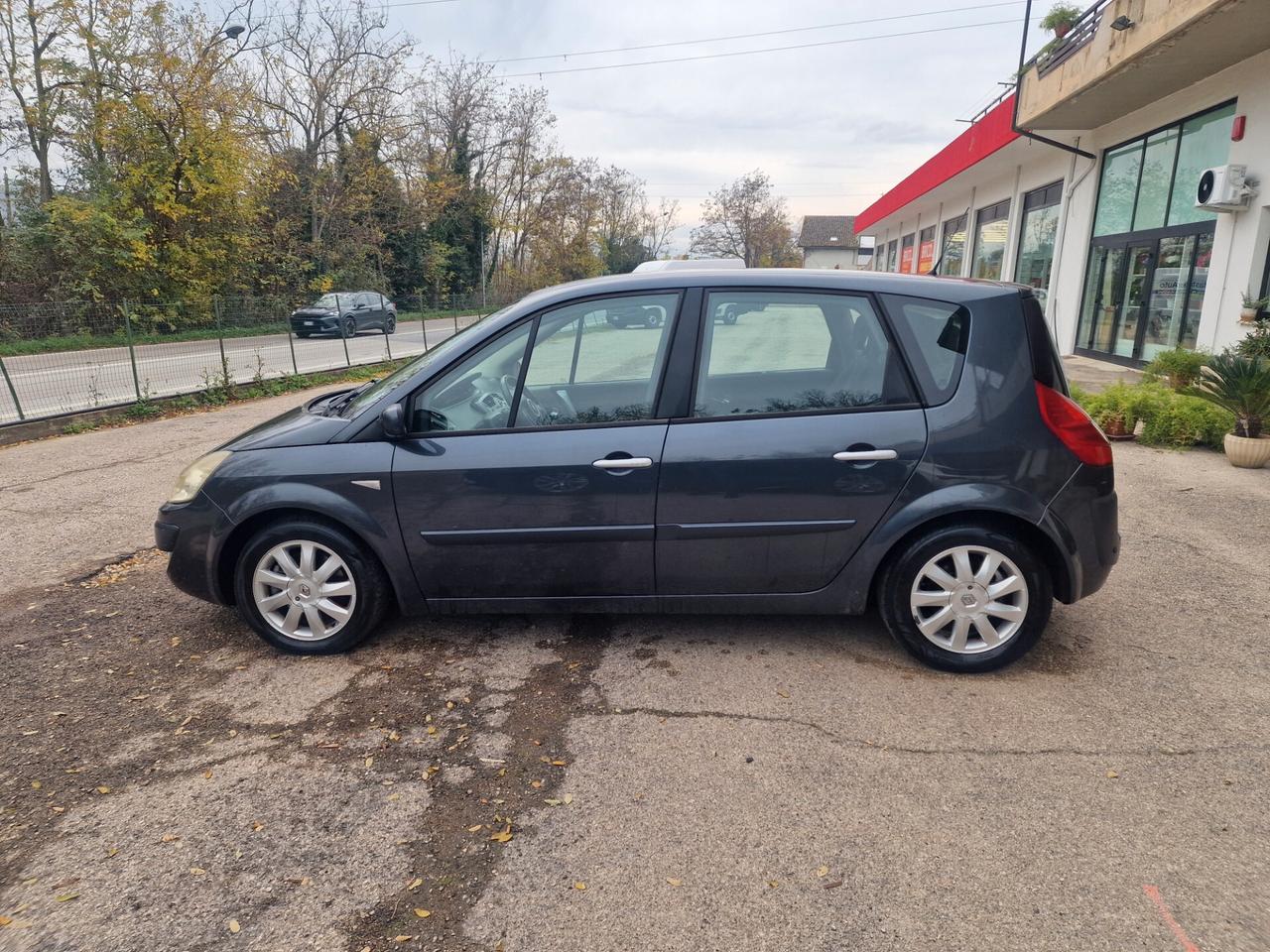 Renault Scenic Grand Scénic 1.9 dCi/130CV PlayStation Portable