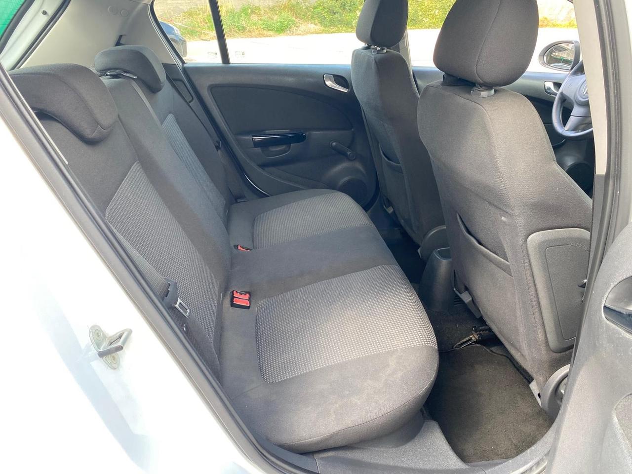 Opel Corsa 1.2 benzina 5 porte anno 2011