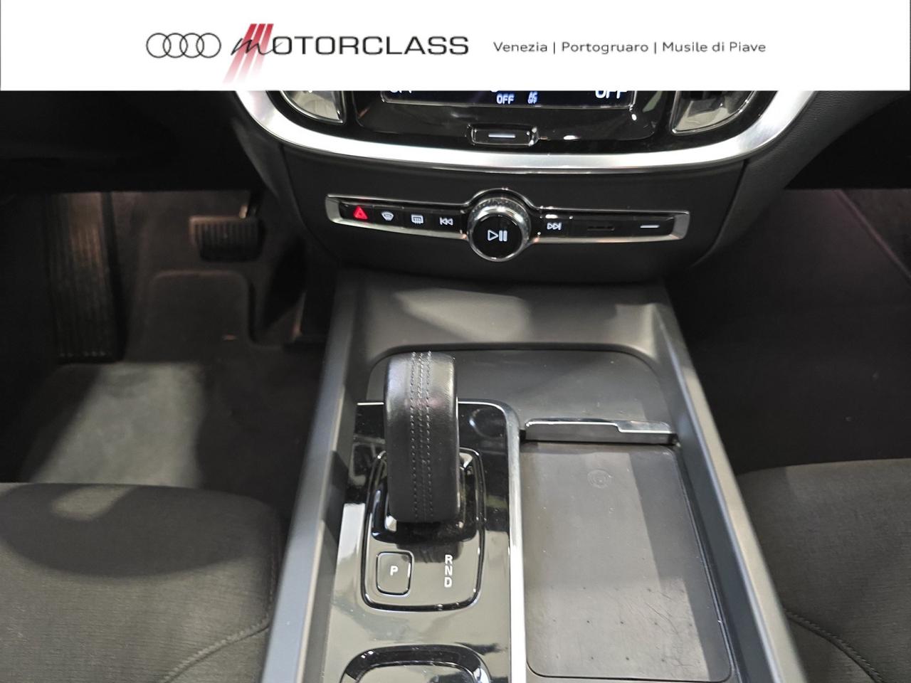 Volvo V60 .0 b4 momentum business pro geartronic