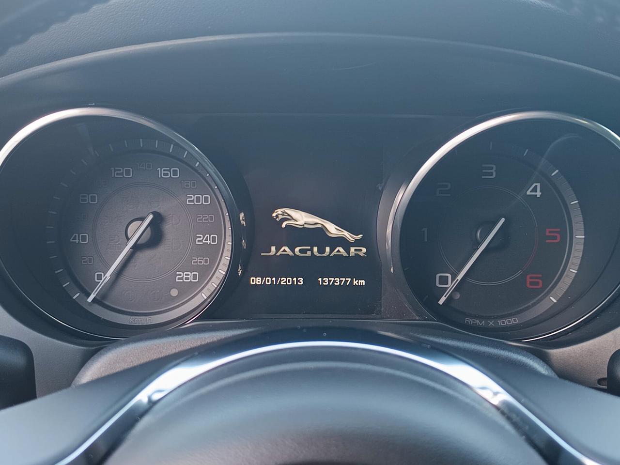 Jaguar XE 2015 - 2.0 D Turbo 180CV aut. R-Sport LB AUTOMOBILI