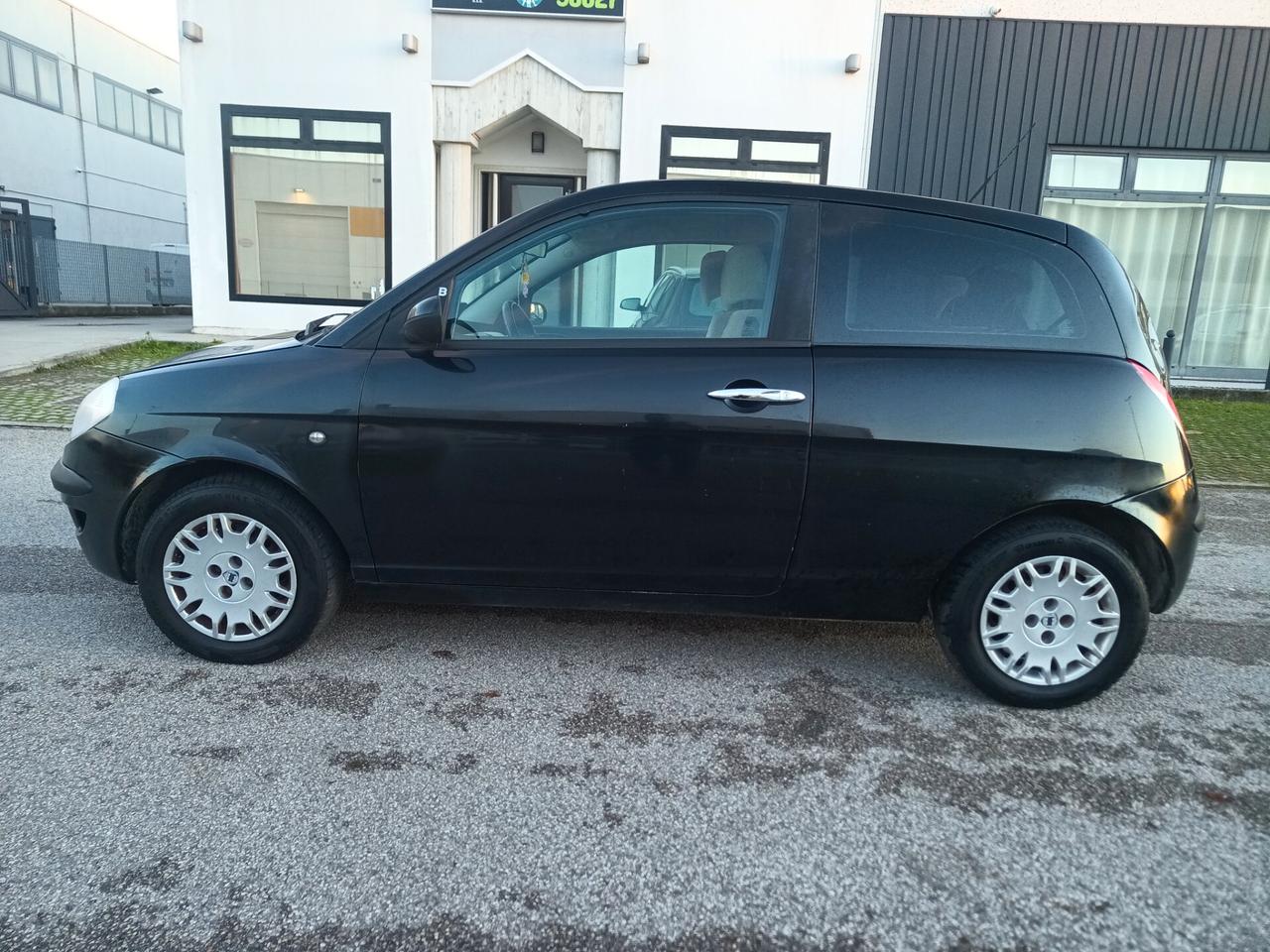 Lancia Ypsilon 1.2 69 CV Unyca
