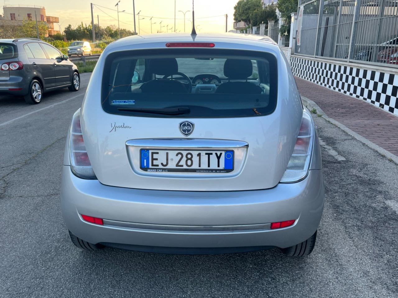 Lancia Ypsilon 1.2 69 CV Unyca - 2011