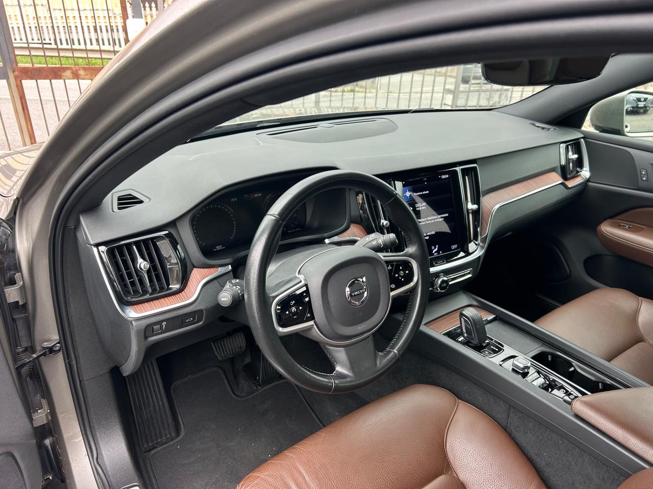 Volvo V60 Cross Country B4 (d) AWD automatico Plus