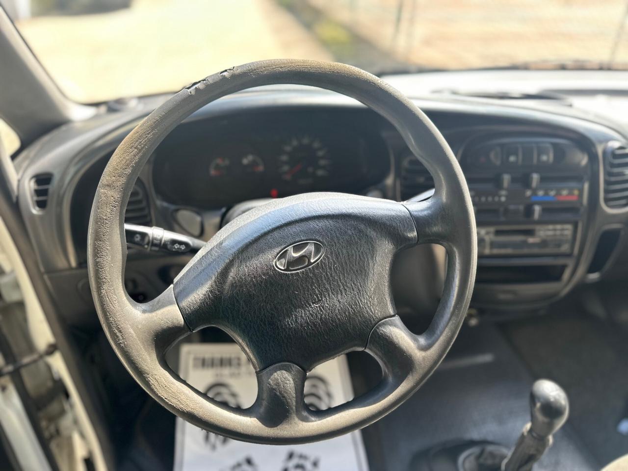 Hyundai H-1 2.5 TDI Autocarro CASSONATO FISSO 3 POSTI