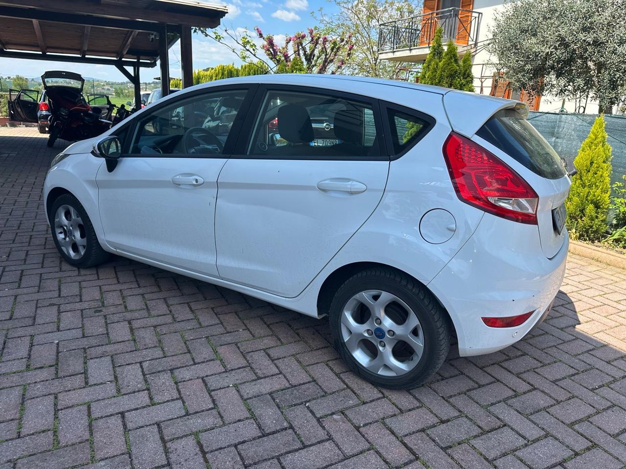 Ford Fiesta 1.4 16V 5p. Bz.- GPL Titanium Bs.