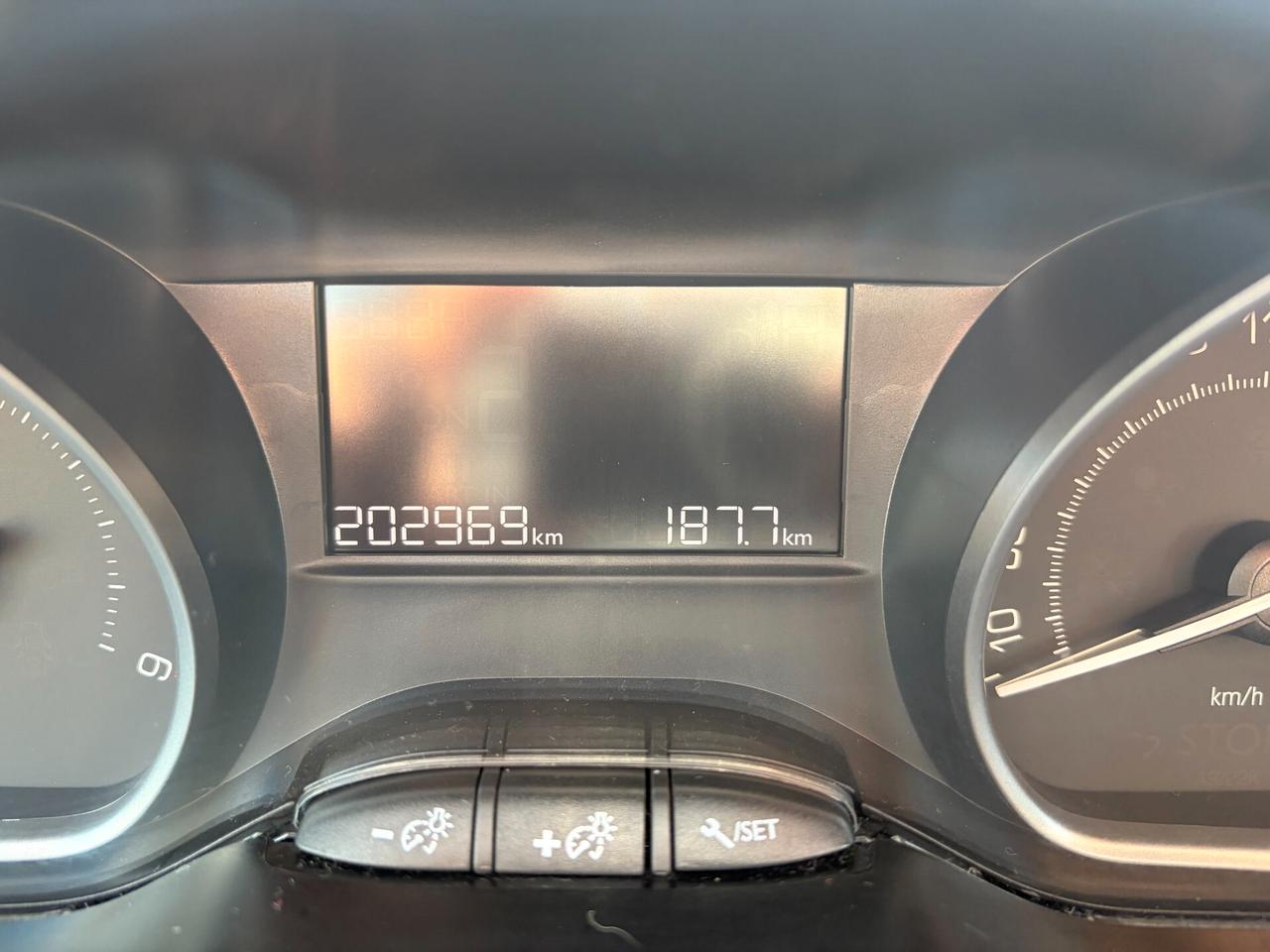 PEUGEOT 208 1.6 HDI ANNO 2018 75CV ADATTA NEOPATENTATI