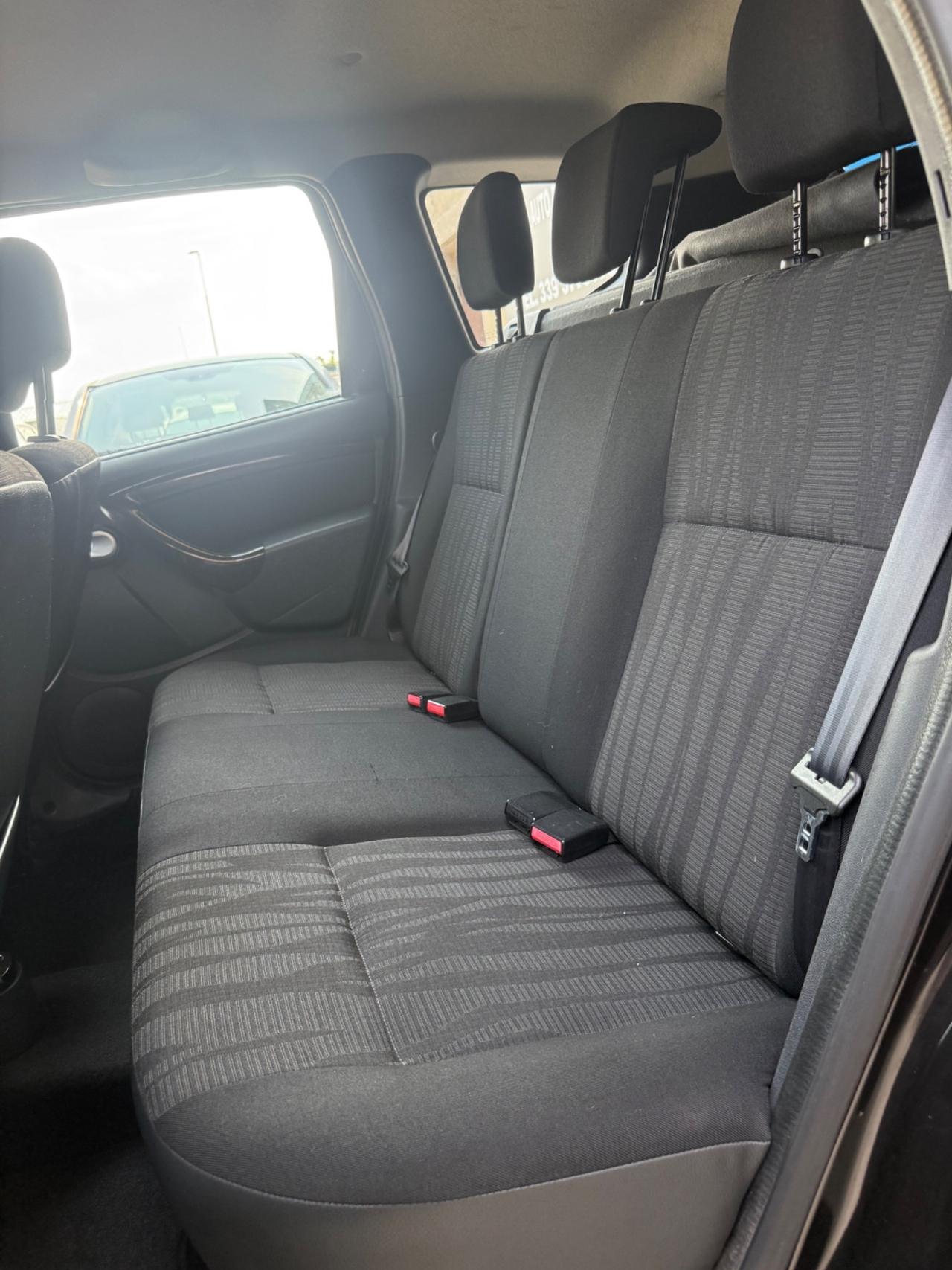 Dacia Duster 1.6 benzina 4X4 NEOPATENTATI
