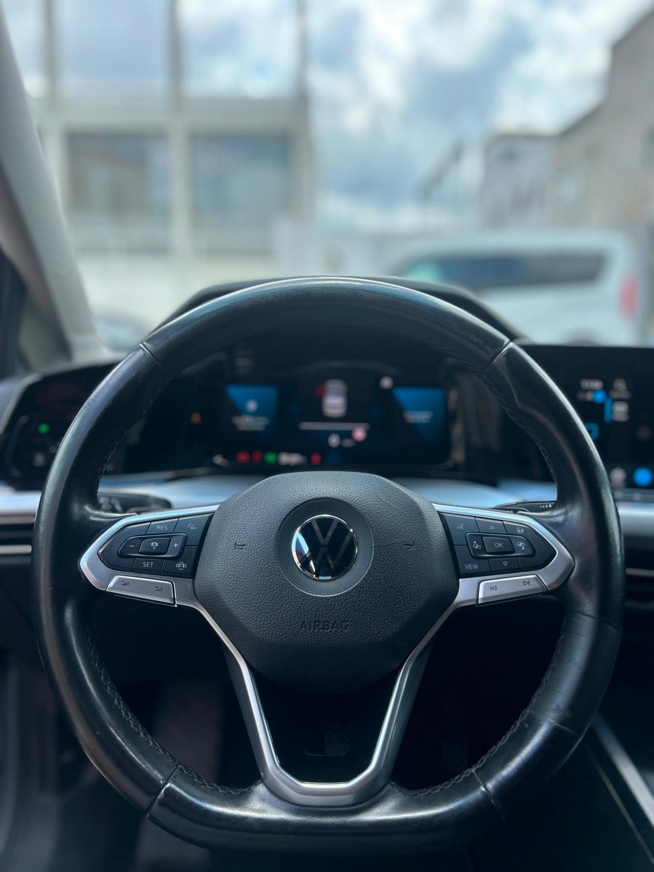 Volkswagen Golf VIII 2.0 TDI 150 CV DSG -2020 18"/LED