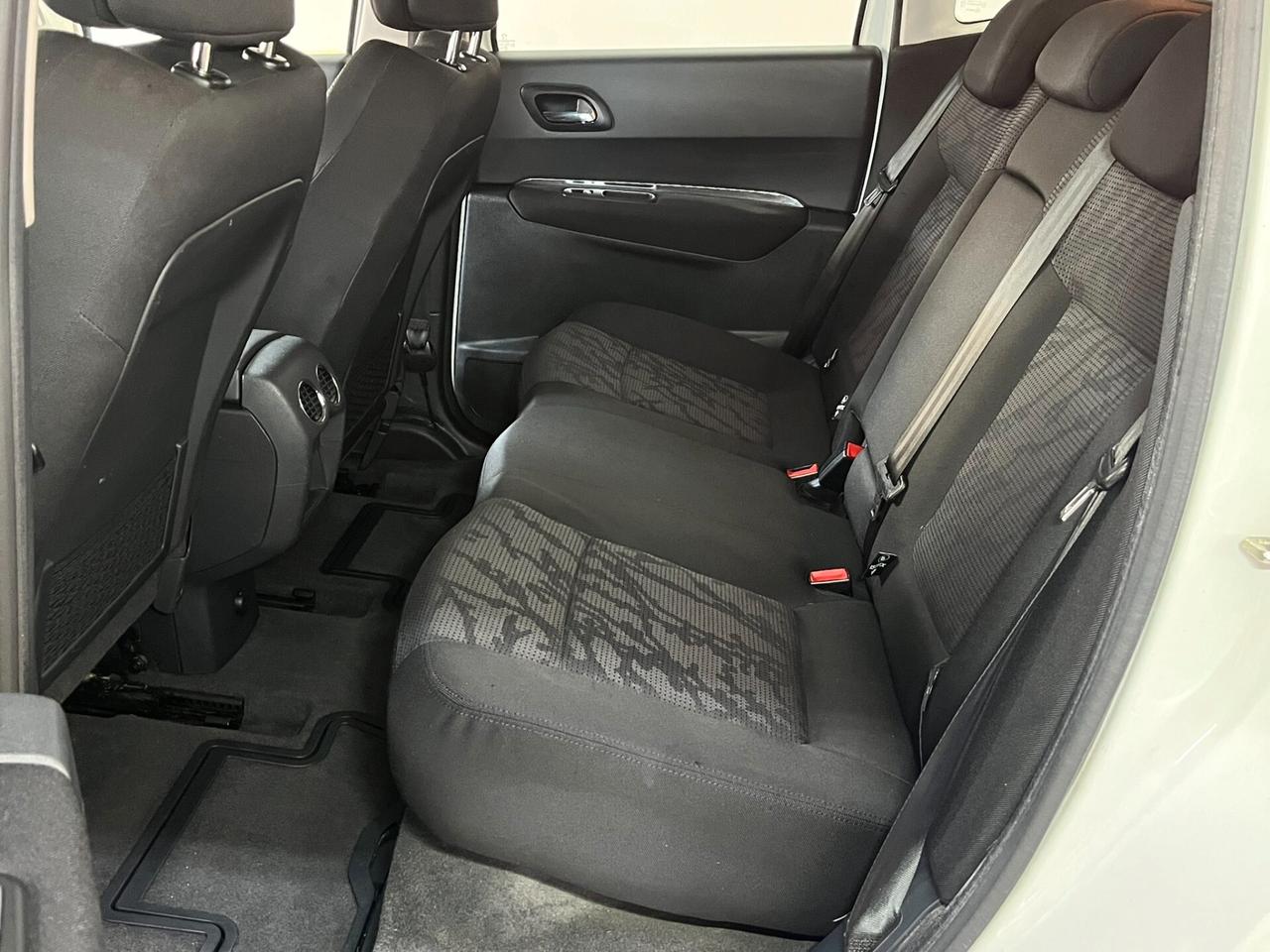 Peugeot 3008 1.6 HDi 112CV cambio automatico Business
