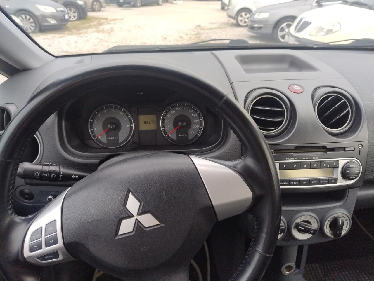 Mitsubishi Colt 1.1 12V 5p. Invite