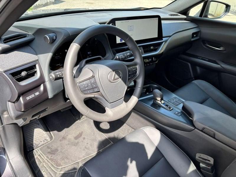 Lexus UX 300h Hybrid F-Design 2WD
