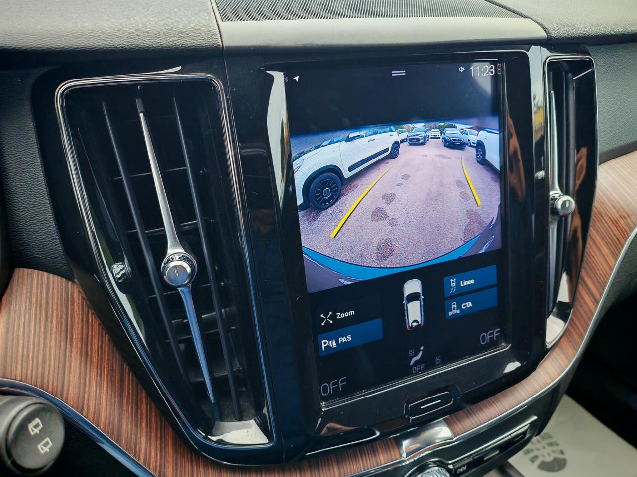 Volvo XC60D4 2.0 190cv pelle navig cam 2020