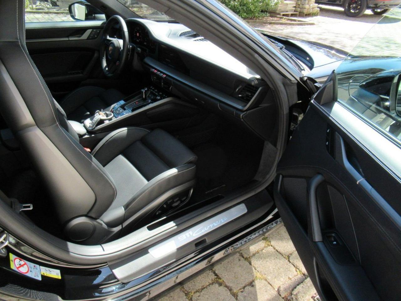 PORSCHE 992 911 Carrera