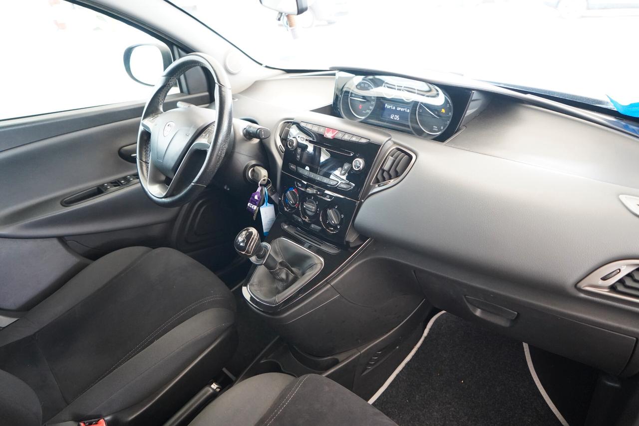 Lancia Ypsilon 1.2 69 CV 5 porte Platinum