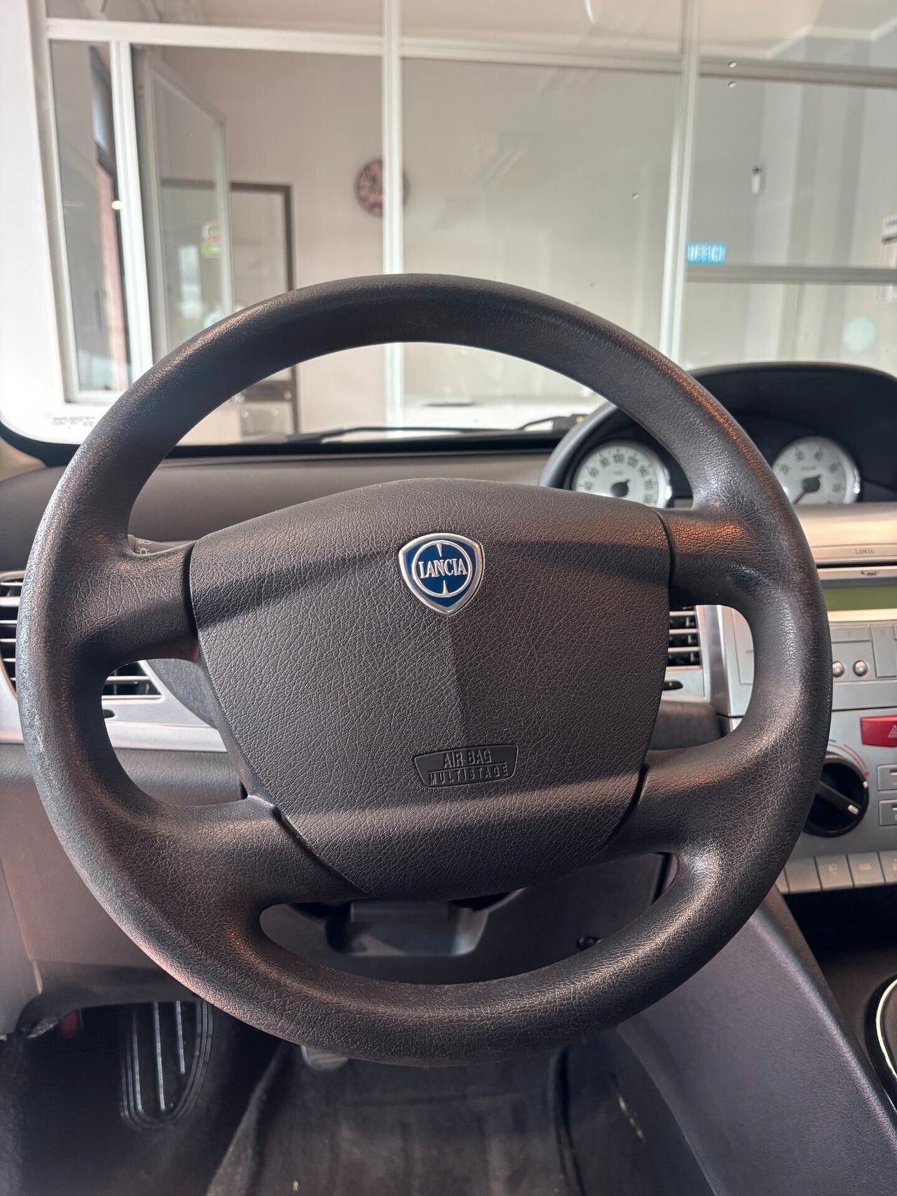 Lancia Ypsilon 1.3 mjt *PER NEOPATENTATI