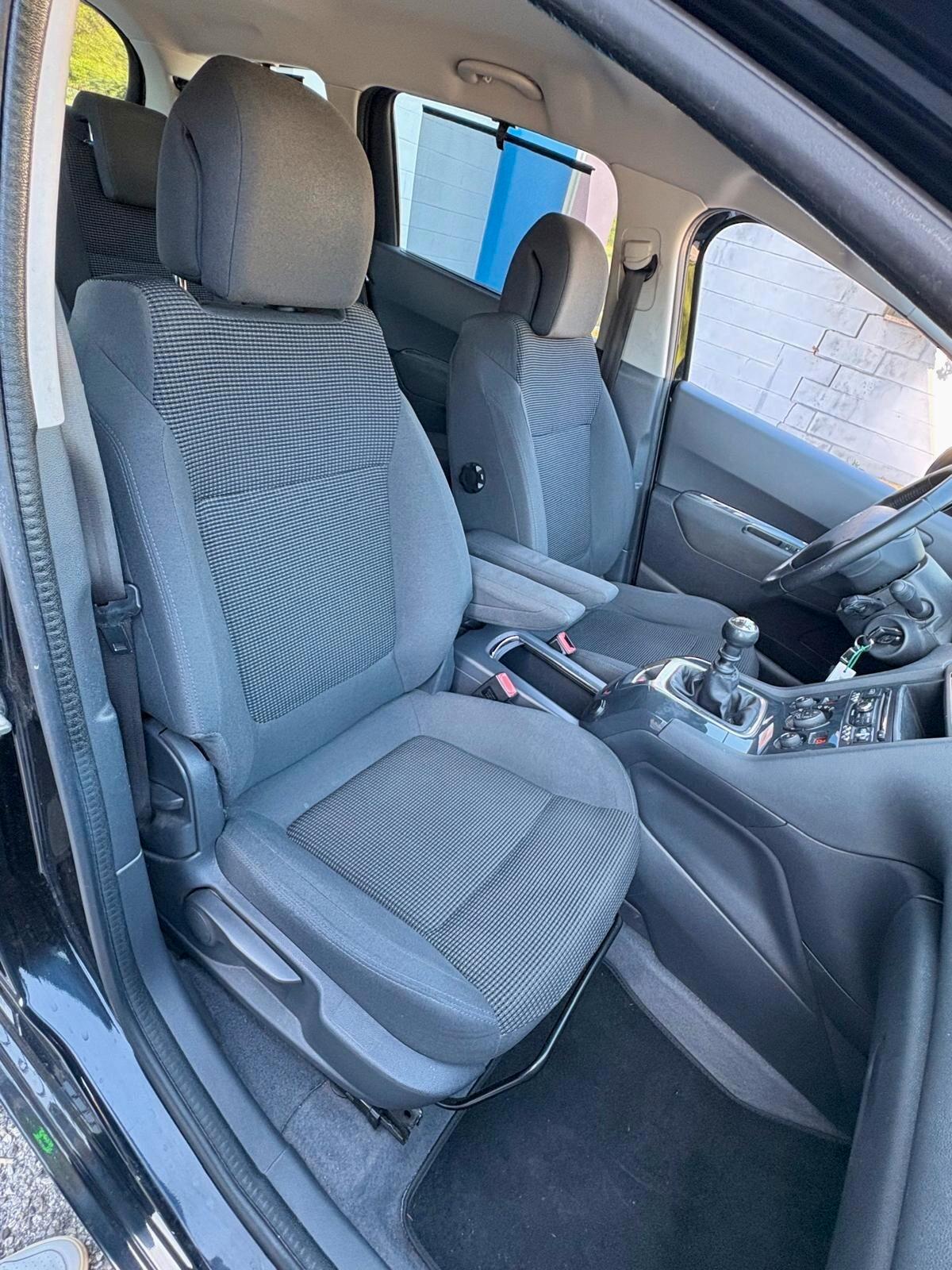 Peugeot 5008 BlueHDi 120 cv Neopatentati