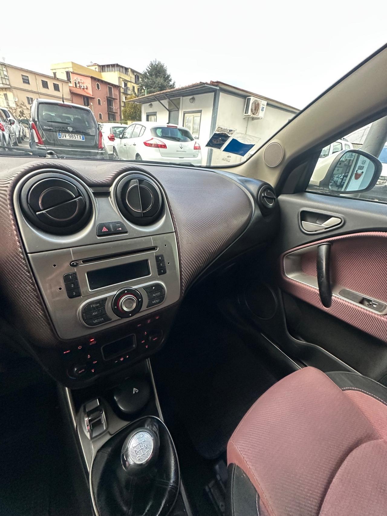 Alfa Romeo MiTo 1.6 JTDm 16V Distinctive Sport Pack