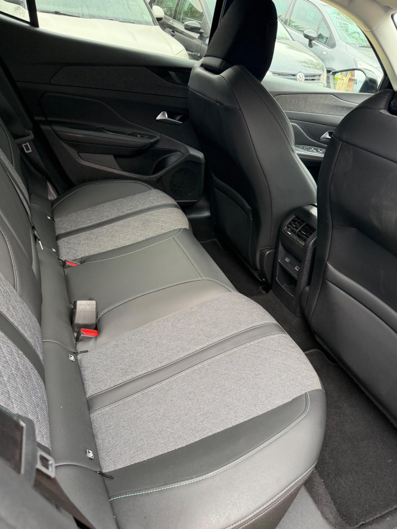 Peugeot 408 ALLURE FULLOPT EU6B KMCERT 360CAM