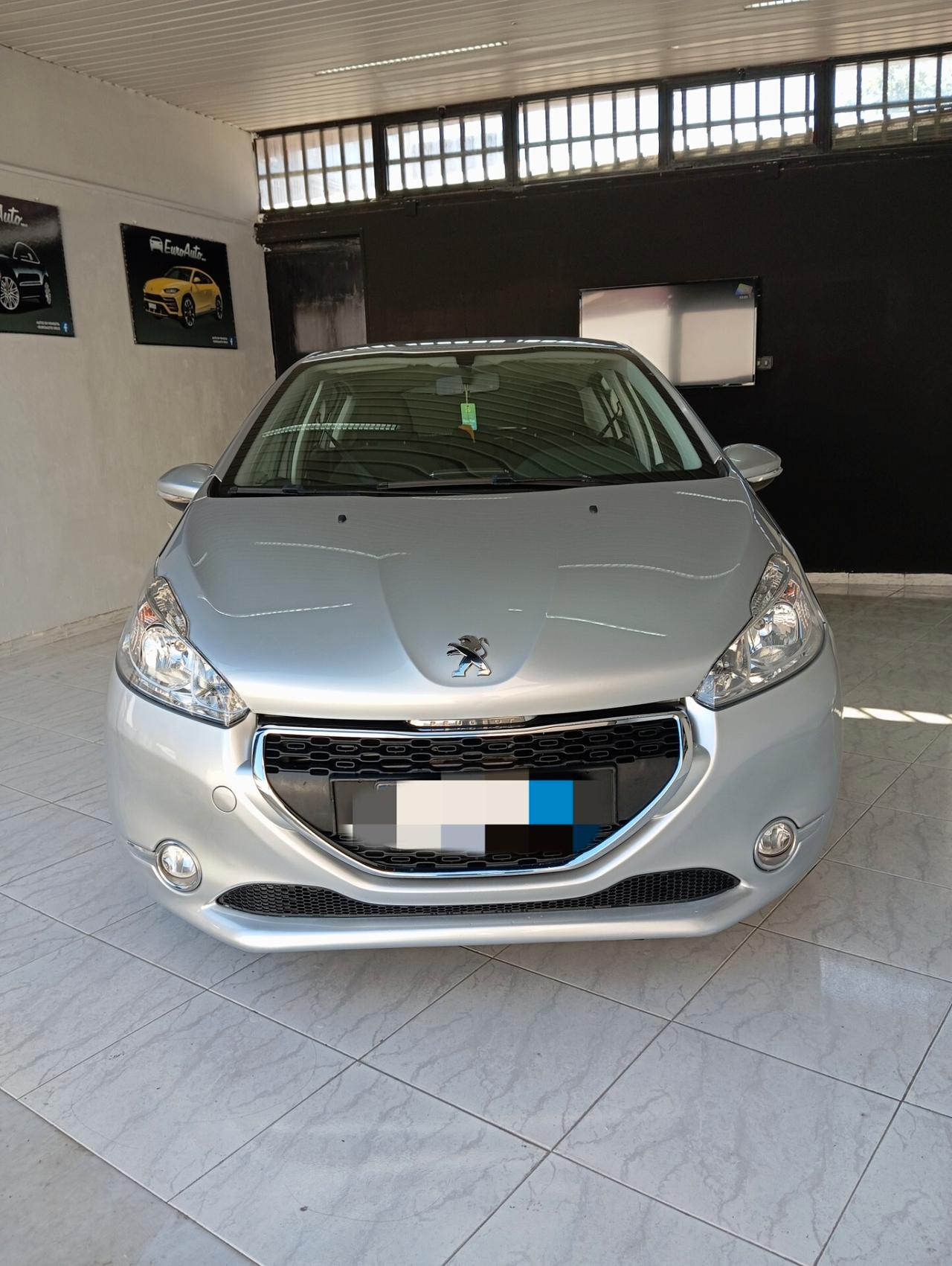Peugeot 208 1.4 diesel 2015 CON GARANZIA