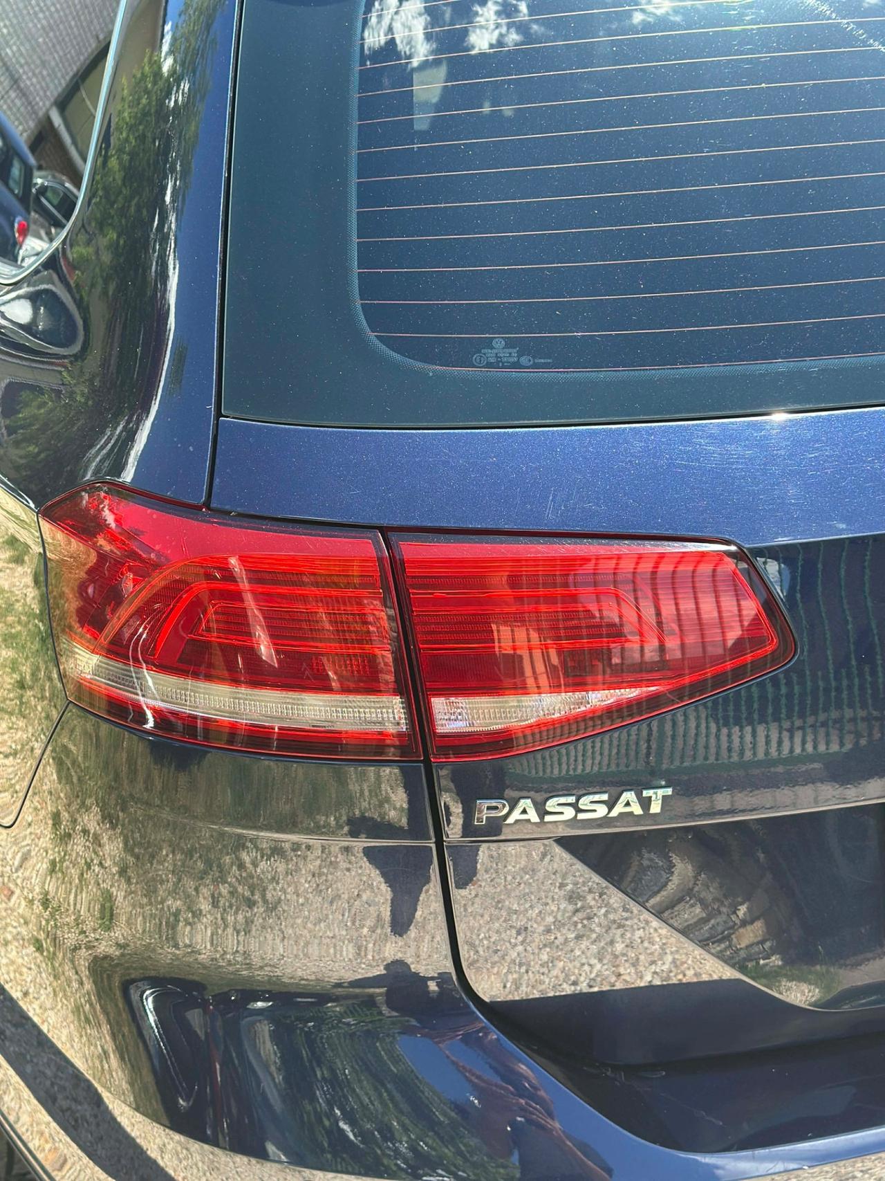 Volkswagen PASSAT VARIANT 1.6 TDI DSG BLUEMOTION.