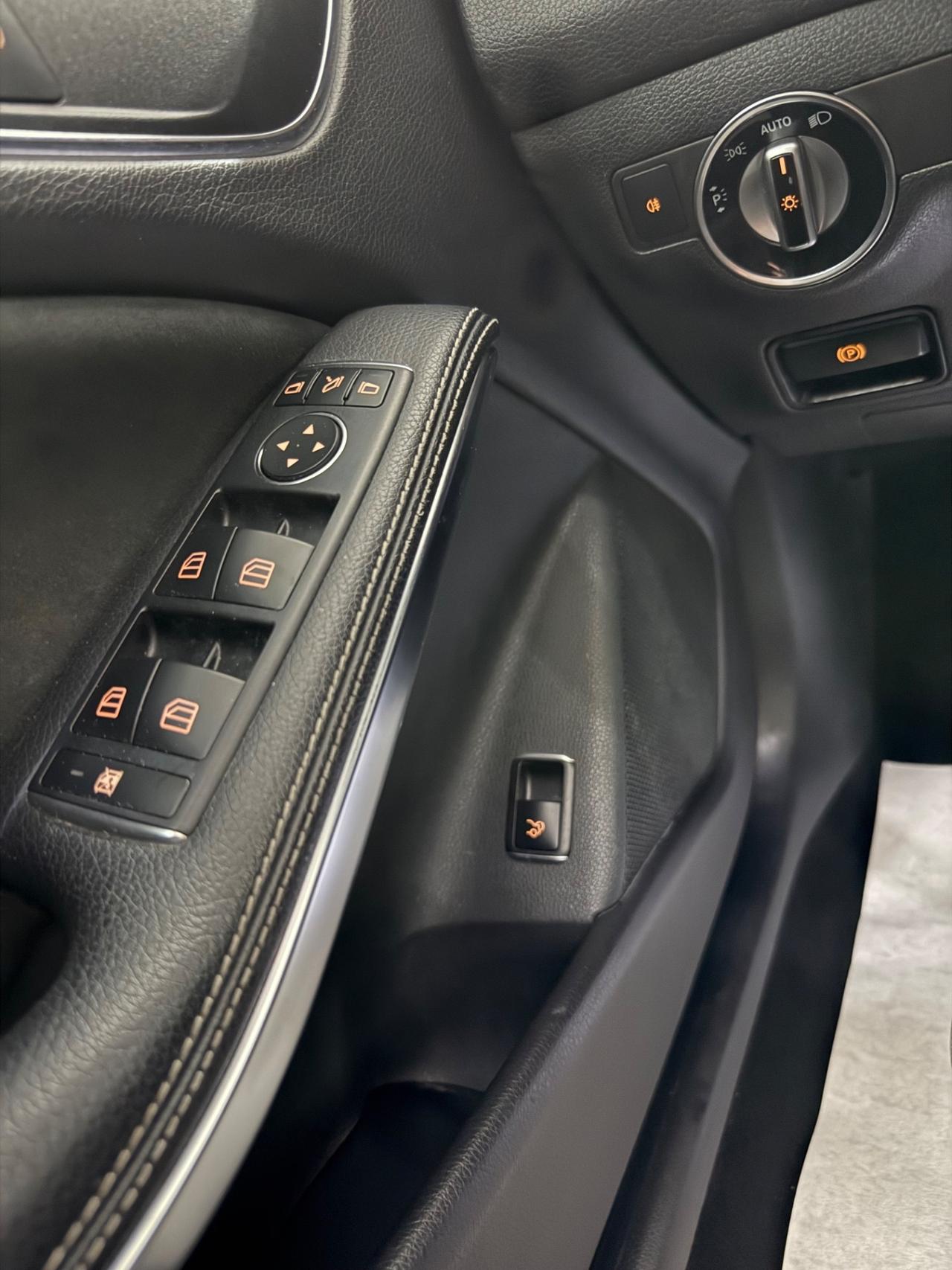 CLA 220 D AUTOMATIC PREMIUM TOTAL BLACK