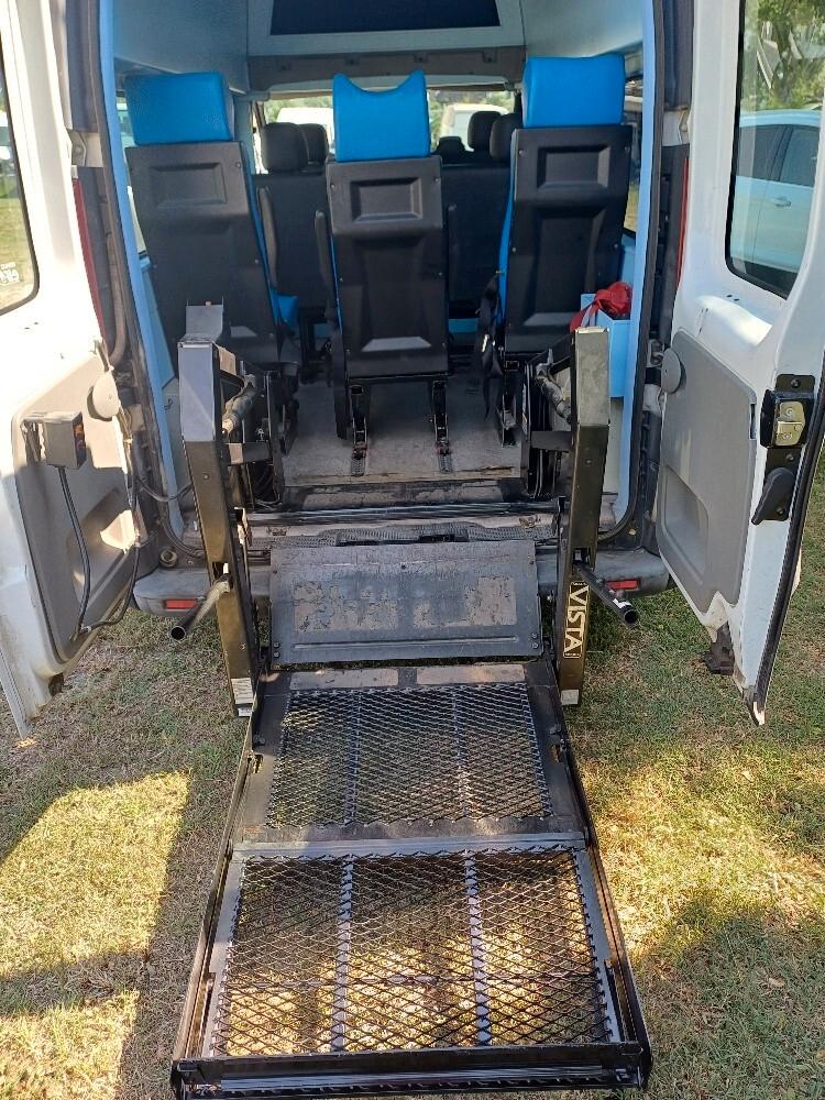 Renault Trafic 9 Posti Trasporto disabili con pedana