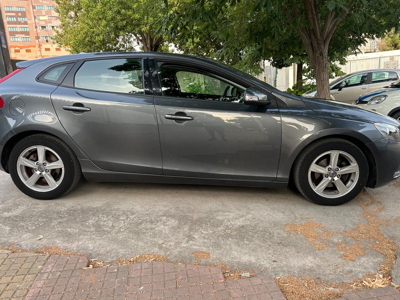 Volvo V40 KM. 61.000! D2