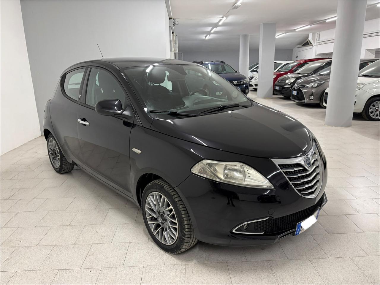 Lancia Ypsilon 0.9 TwinAir 85 CV 5 porte S&S Platinum
