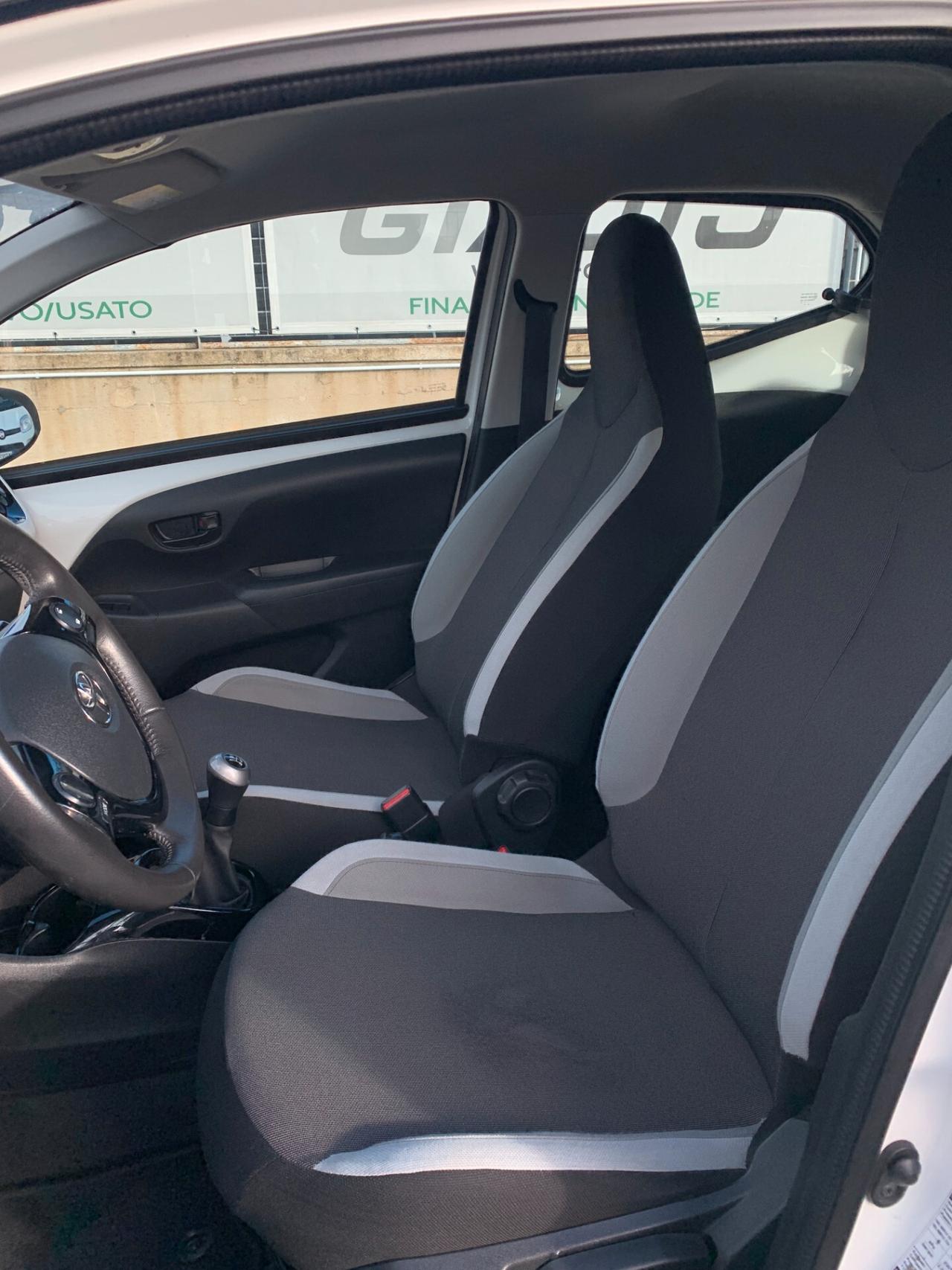 Toyota Aygo 1.0B 69 CV 5P X-PLAY