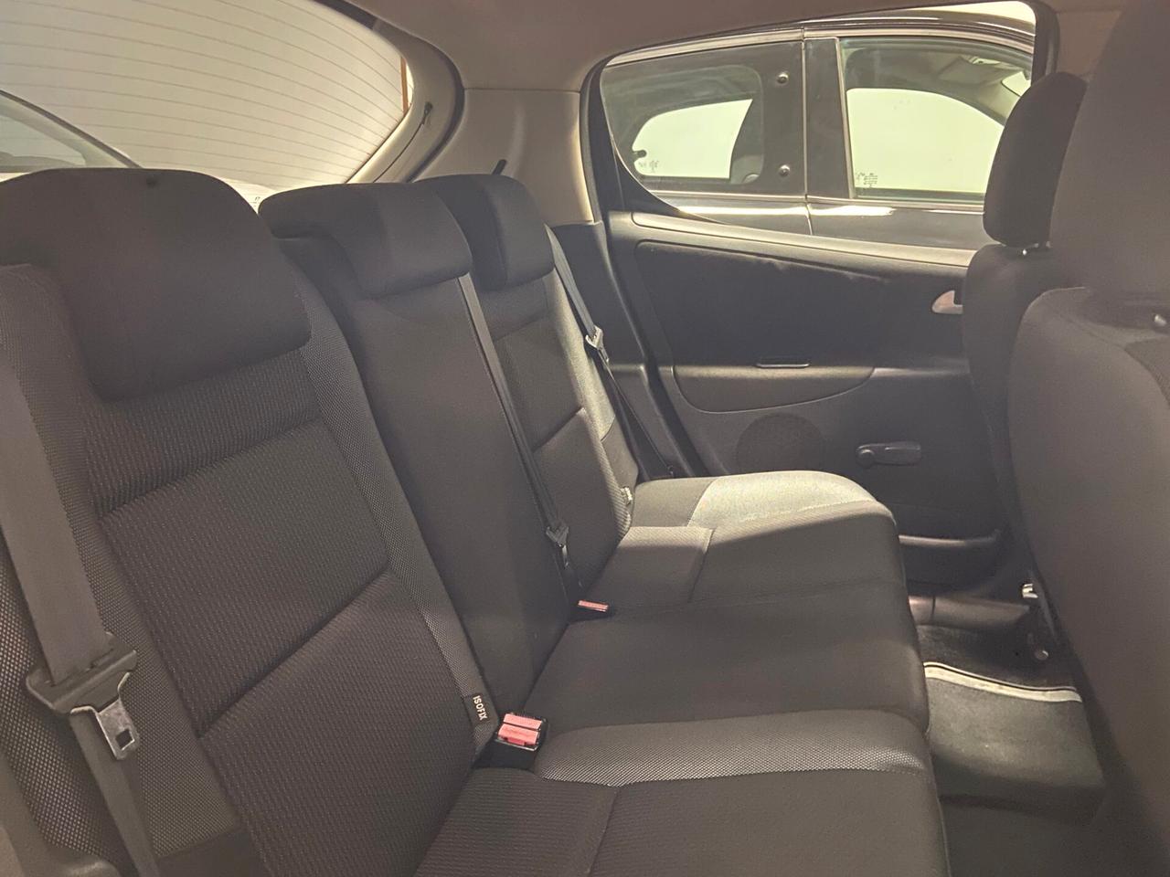 Peugeot 207 1.4 HDi 70CV 5p. Allure