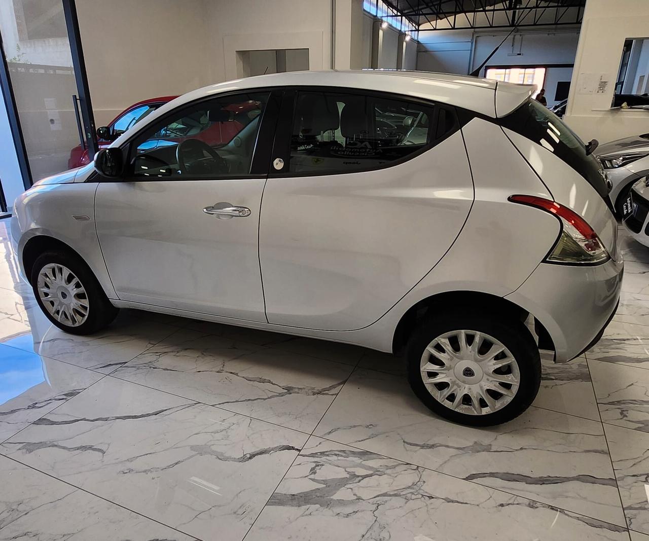 Lancia Ypsilon BENZ/METANO 85CV