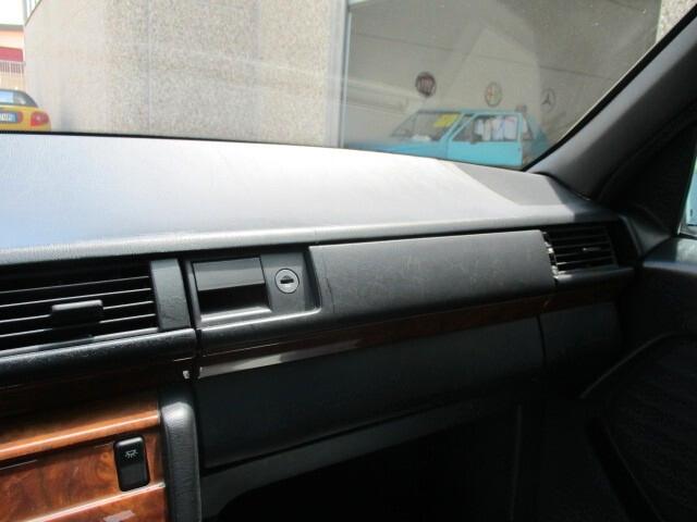 Mercedes-benz 200 E