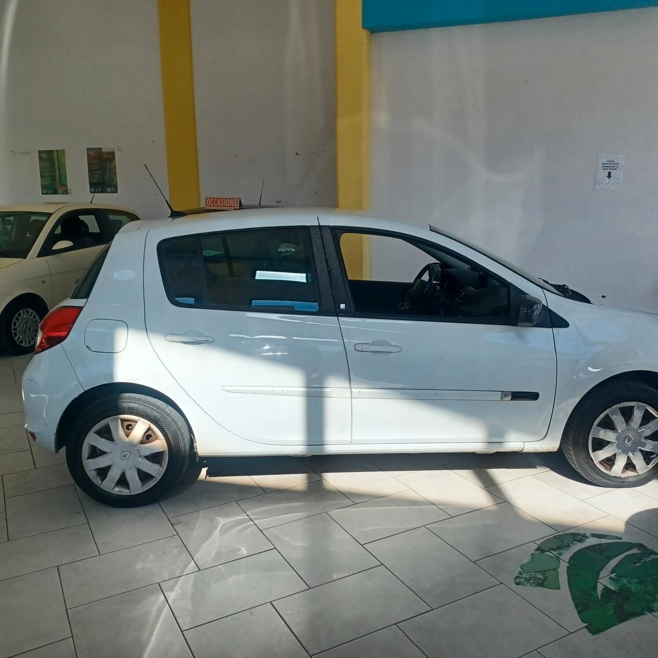 NEOPATENTATI CLIO 1.2 AFFIDABILE GARANZIA 12 MESI