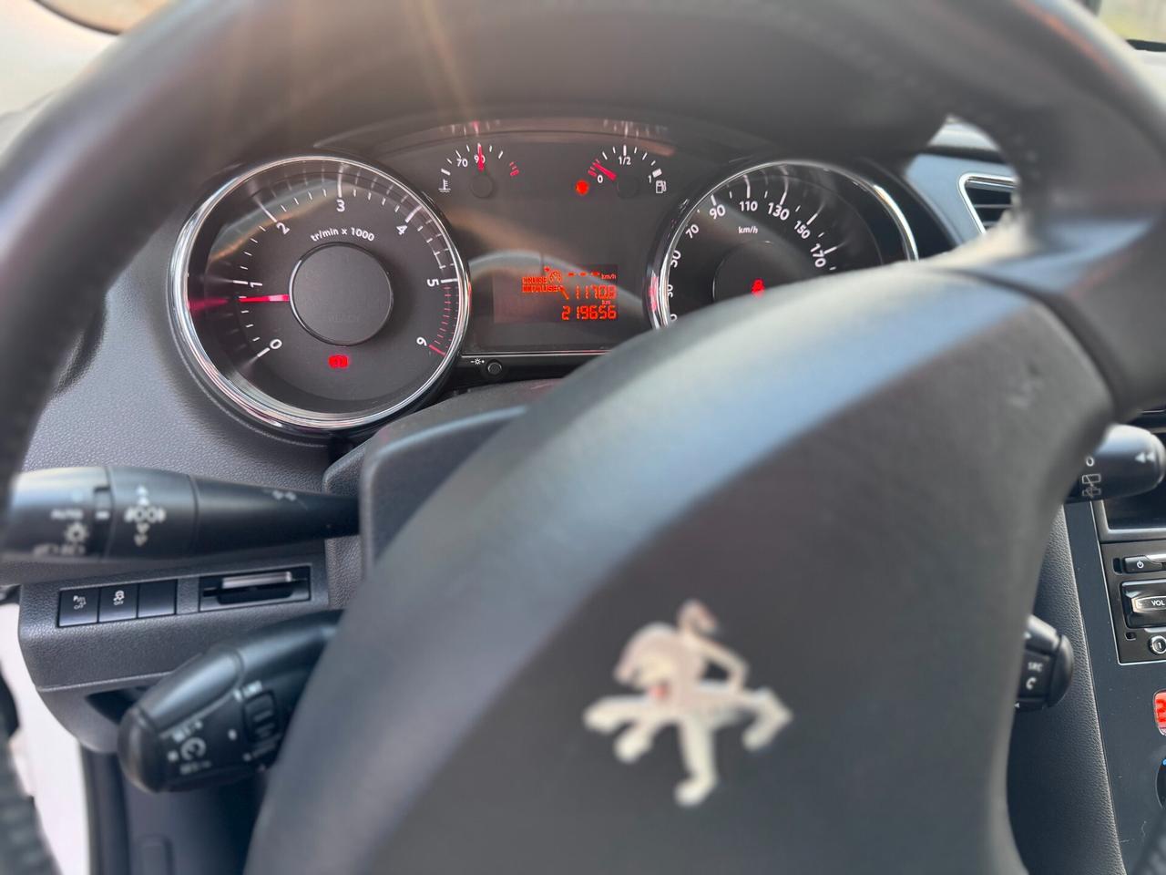 Peugeot 3008 1.6 HDi 115CV Business