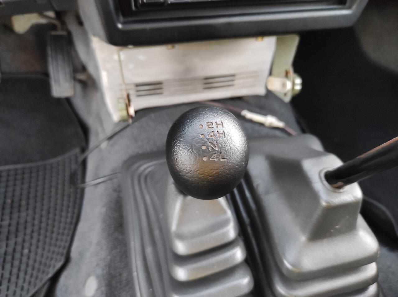 Nissan King Cab 2.5 Diesel - 4x4 GANCIO TRAINO