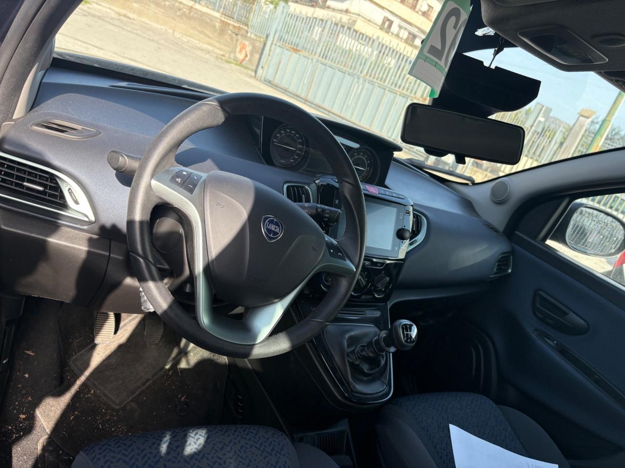 Lancia Ypsilon 1.0 Firefly Hybrid Gold 70CV