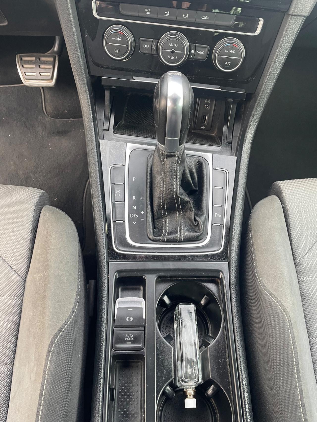 Volkswagen Golf 1.6 TDI 110 CV DSG 5p. R-line*Neopatentati*Cerchi*Euro 6*