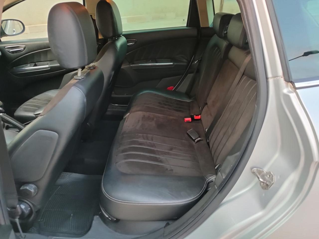 Lancia Delta 1.6 MJT DPF 2011!!