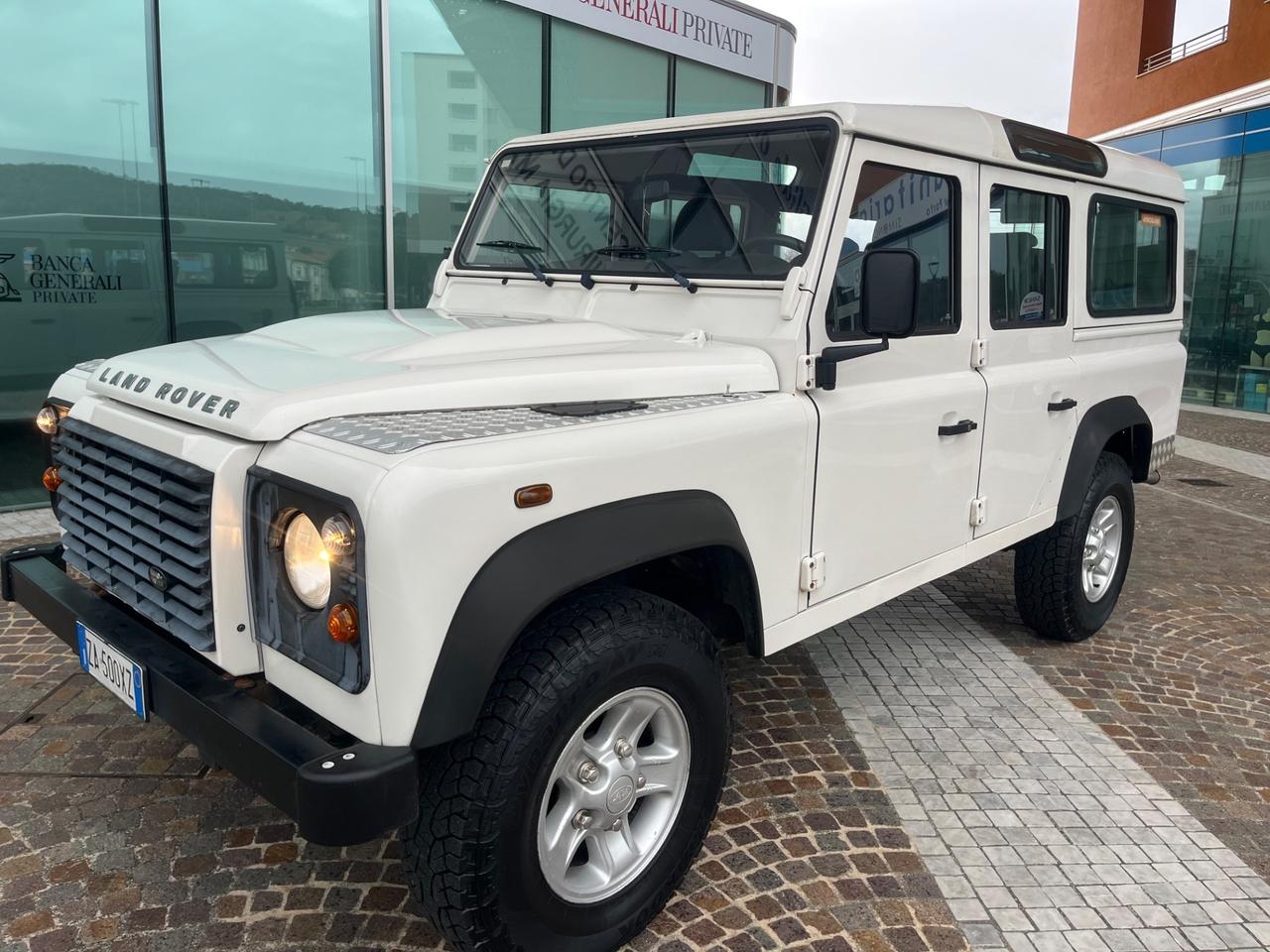 Land Rover Defender 110 2.4 TD4 Hard Top SE